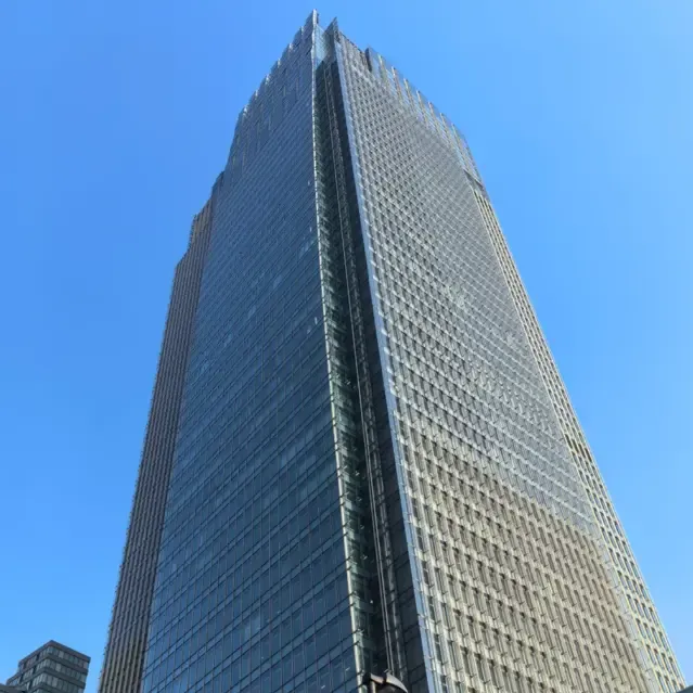 پوائنٹ سپورٹڈ شیشے کے پردے کی دیواریں۔